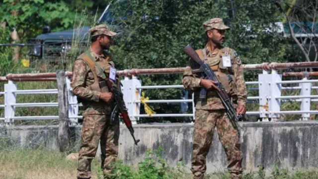 خاران آپریشن میں 7 دہشت گرد ہلاک، کراچی میں حساس مقامات پر حملوں کی مبینہ منصوبہ بندی ناکام