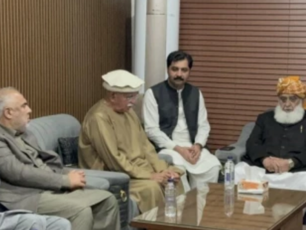 اپوزیشن کی بڑی صف بندی، جے یو آئی (ف) نے حکومت کے خلاف مشترکہ پلیٹ فارم کا اشارہ دے دیا