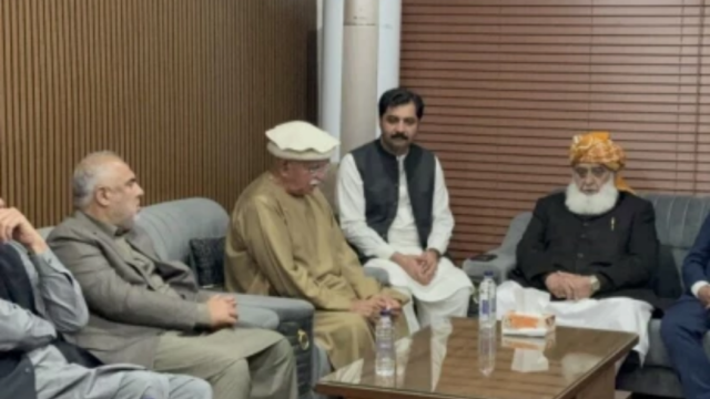 اپوزیشن کی بڑی صف بندی، جے یو آئی (ف) نے حکومت کے خلاف مشترکہ پلیٹ فارم کا اشارہ دے دیا