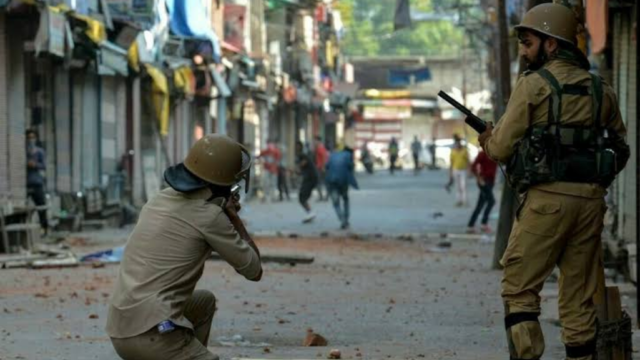 آرٹیکل 370 کے خاتمے کو سات سال: بھارتی دعوے بے نقاب، مقبوضہ کشمیر میں بے روزگاری اور بے چینی برقرار