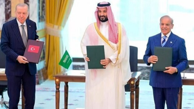مکہ دفاعی معاہدے پر ٹرمپ خوش، پاکستان، سعودی عرب اور ترکیہ کو اہم پیغام
