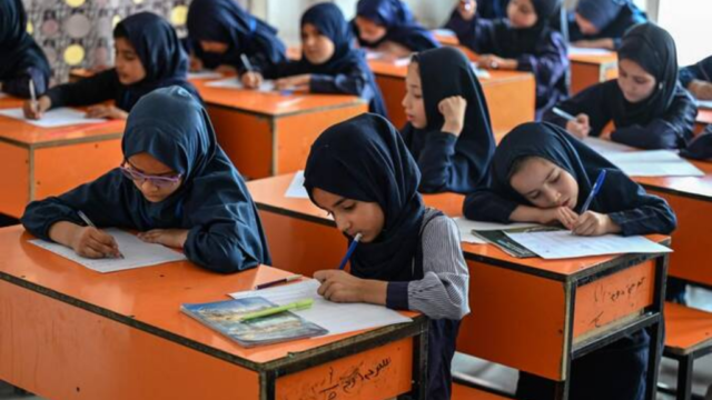 افغانستان میں لڑکیوں کی تعلیم پر پابندی کا پانچواں سال، 24 لاکھ طالبات اسکول سے باہر