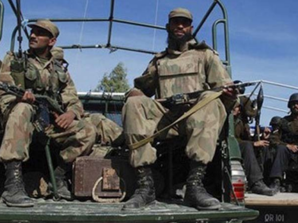 بلوچستان میں دہشت گردوں کے خلاف بڑی کارروائی، 5 ہلاک؛ مختلف حملوں میں 3 افراد جاں بحق