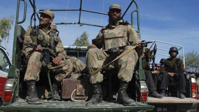 بلوچستان میں دہشت گردوں کے خلاف بڑی کارروائی، 5 ہلاک؛ مختلف حملوں میں 3 افراد جاں بحق