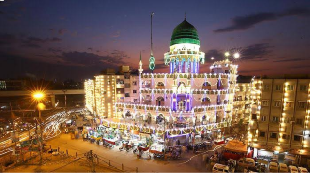 پاکستان میں جشن میلادالنبی ﷺ، گلیاں چراغاں اور مساجد درود و سلام سے گونج اٹھیں ، سیاسی قیادت کا سیرتِ نبوی ﷺ پر عمل کا پیغام
