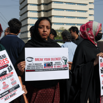 10 پاکستانی 4 ماہ سے قزاقوں کے قبضے میں، اہلخانہ نے حکومت کو بھوک ہڑتال کی دھمکی دے دی