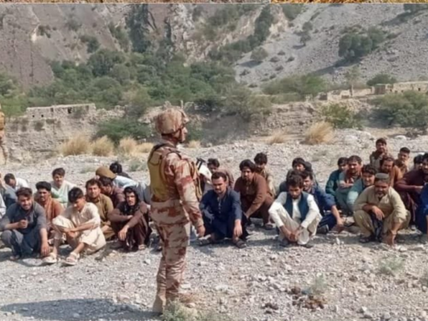 انسانی اسمگلنگ کی کوشش ناکام ، بلوچستان میں بڑی کارروائی، خواتین اور بچوں سمیت 103 افغان شہری گرفتار