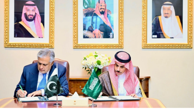 پاک سعودی تعلقات میں بڑا سفارتی قدم، سرکاری پاسپورٹ پر سعودی عرب کا سفر ویزا فری