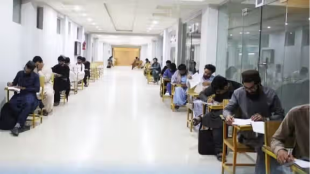 پاکستان میں زیر تعلیم افغان میڈیکل طلبہ کی واپسی کا حکم، نئے داخلوں پر پابندی