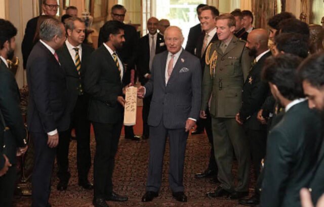 Babar Azam presented a signed bat from the Team to King Charles.-PCB