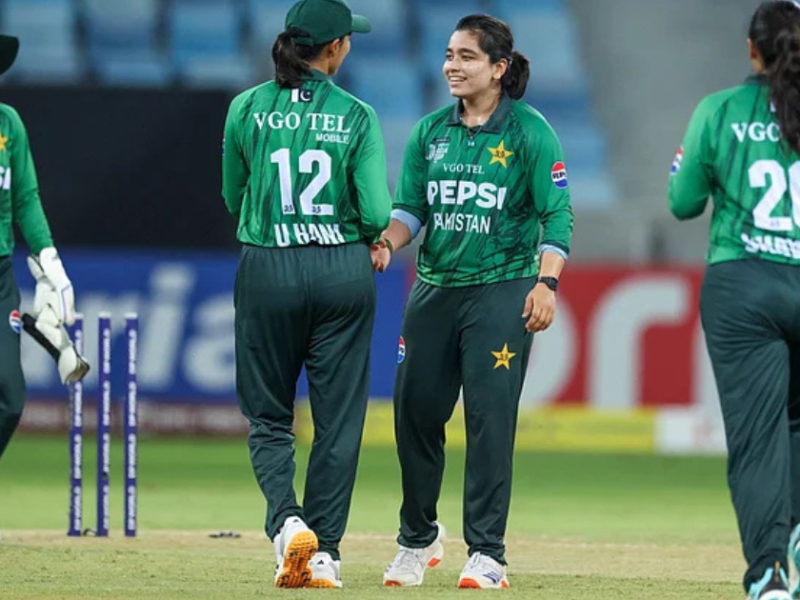 پاکستان ویمن ٹیم نے ہانگ کانگ کو شکست دیکر ایشیا کپ کے سیمی فائنل کیلئے کوالیفائی کرلیا