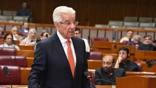 نئے صوبوں پر سیاسی گرما گرمی، خواجہ آصف کا پیپلز پارٹی پر دوہرے معیار کا الزام