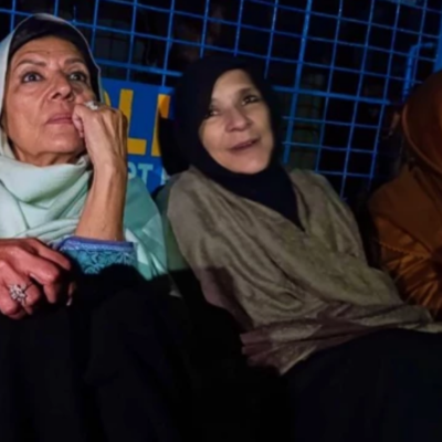 عمران خان کی بہنوں عظمٰی اور نورین کو نامعلوم مقام پر منتقل کرنے کا دعویٰ، پی ٹی آئی سراپا احتجاج