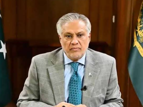 ایران، یمن اور آبنائے ہرمز پر اہم سفارت کاری، اسحاق ڈار سات ملکی اجلاس کے لیے استنبول روانہ