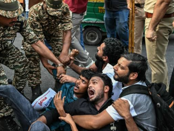 ووٹر لسٹوں میں مبینہ بے ضابطگیاں، بھارت میں کاکروچ تحریک کے رہنماؤں کی گرفتاری، چیف الیکشن کمشنر سے استعفے کا مطالبہ