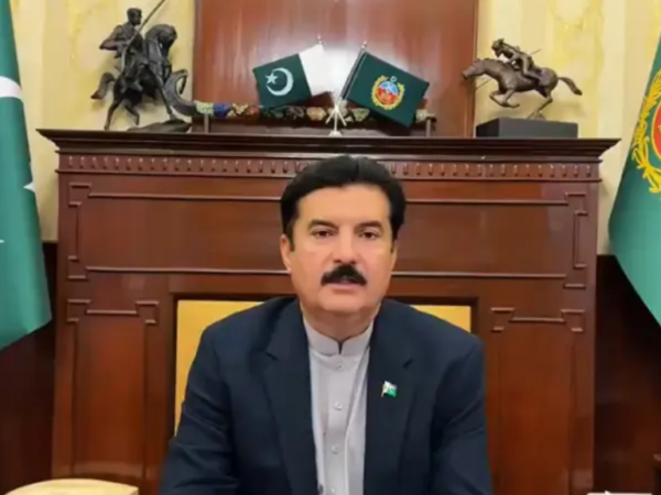 خیبر پختونخوا میں پولیس کی تنخواہیں بڑھانے کی تیاری، شہدا کے اہل خانہ کے لیے پیکیج بھی زیرِ غور