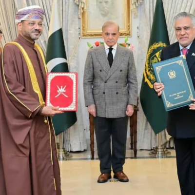 پاکستان اور عمان کے درمیان چھ اہم معاہدے، ویزا استثنیٰ اور آئی ٹی تعاون بھی شامل