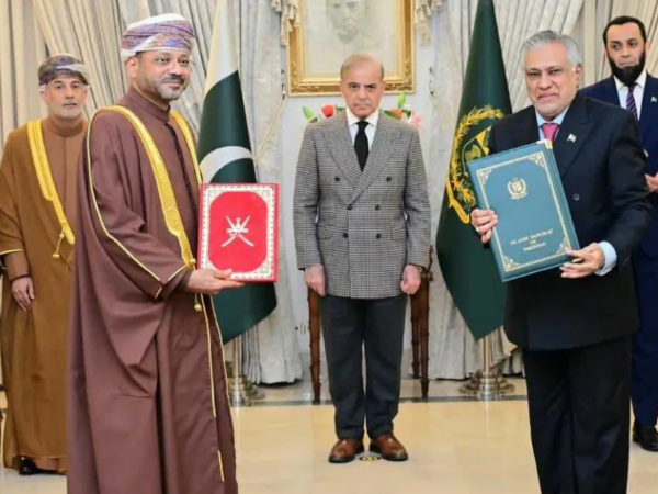 پاکستان اور عمان کے درمیان چھ اہم معاہدے، ویزا استثنیٰ اور آئی ٹی تعاون بھی شامل