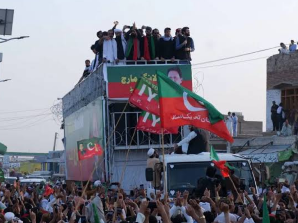 عمران خان کی رہائی کیلئے پی ٹی آئی سڑکوں پر، سہیل آفریدی نے لانگ مارچ کی قیادت سنبھال لی