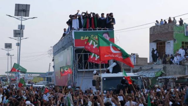 عمران خان کی رہائی کیلئے پی ٹی آئی سڑکوں پر، سہیل آفریدی نے لانگ مارچ کی قیادت سنبھال لی