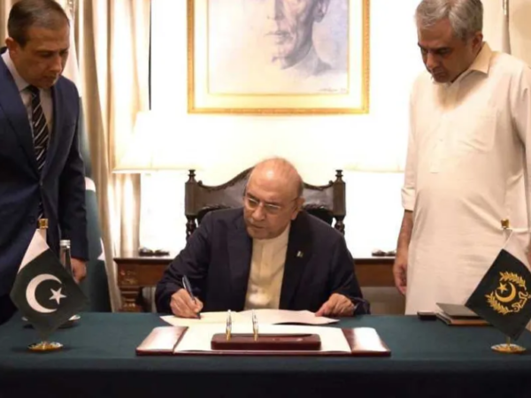 صدر زرداری کی منظوری، خیبر پختونخوا میں ایمرجنسی نافذ؛ فخر عالم عرفان چیف سیکریٹری مقرر یحییٰ اخونزادہ کی خدمات صوبے کے سپرد