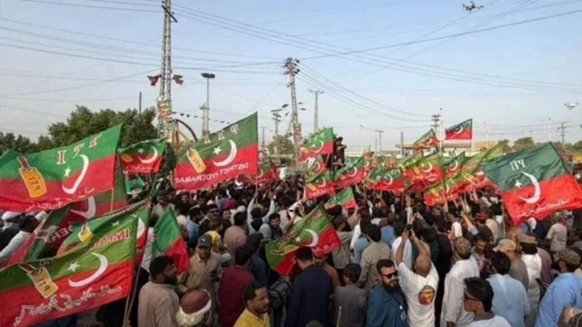 کم شرکت، ناقص انتظامات اور مشاورت کا فقدان، پی ٹی آئی میں لانگ مارچ کا جائزہ شروع