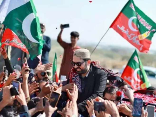 4 اکتوبر کو لانگ مارچ، لکی مروت سے روانگی؛ کرک اور کوہاٹ میں پڑاؤ ہوگا ، پی ٹی آئی کا مارچ شیڈول سامنے آگیا