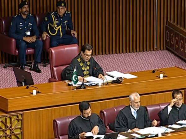 خیبر پختونخوا میں ایمرجنسی اور گورنر راج کی پارلیمان سے منظوری، اپوزیشن کا شدید احتجاج