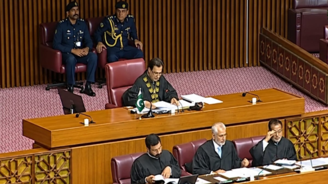 خیبر پختونخوا میں ایمرجنسی اور گورنر راج کی پارلیمان سے منظوری، اپوزیشن کا شدید احتجاج