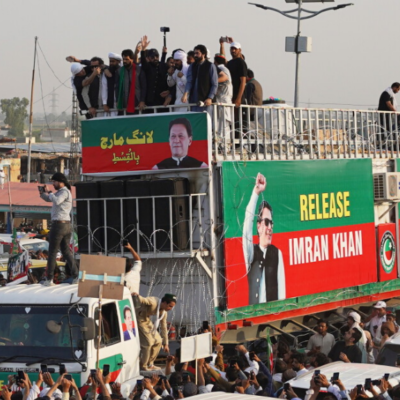 عمران خان کی رہائی کے لیے سڑکوں پر احتجاج، پی ٹی آئی نے مارچ کی حکمت عملی بدل دی