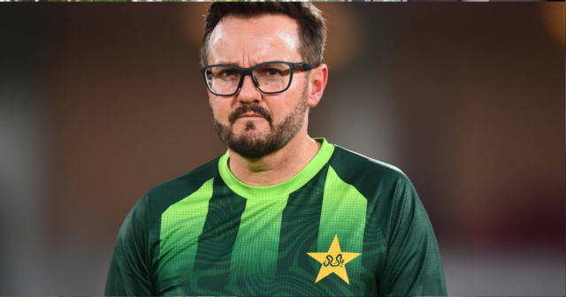 مائیک ہیسن کا سری لنکا کیخلاف ٹیسٹ  سیریز میں بھی پاکستان کے ہیڈ کوچ رہنے کا امکان،ذرائع