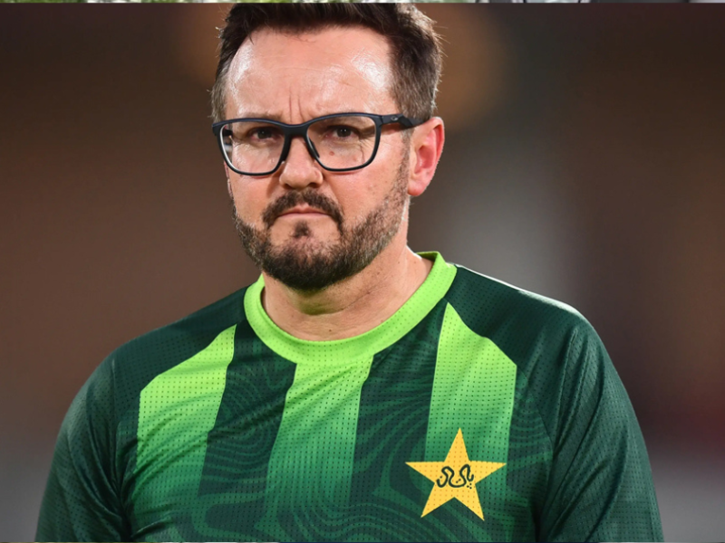 مائیک ہیسن کا سری لنکا کیخلاف ٹیسٹ  سیریز میں بھی پاکستان کے ہیڈ کوچ رہنے کا امکان،ذرائع