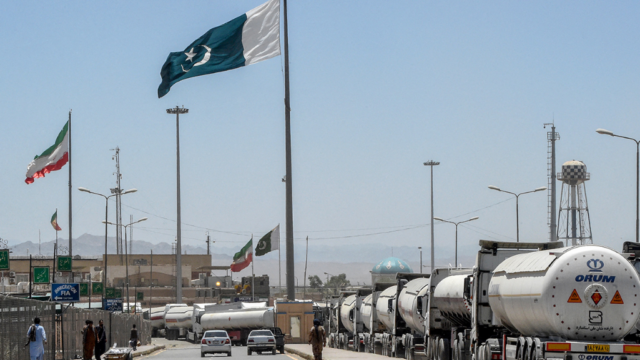 پاک ایران سرحد پر ٹرکوں کی قطاریں، ایل پی جی سپلائی اور قیمتوں پر دباؤ بڑھنے کا خدشہ