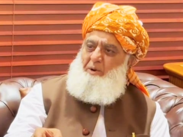 حکومت کی مولانا فضل الرحمٰن سے ملاقات ممکنہ ثالثی کی درخواست، پی ٹی آئی سے رابطوں کی بحالی پر نئی پیش رفت